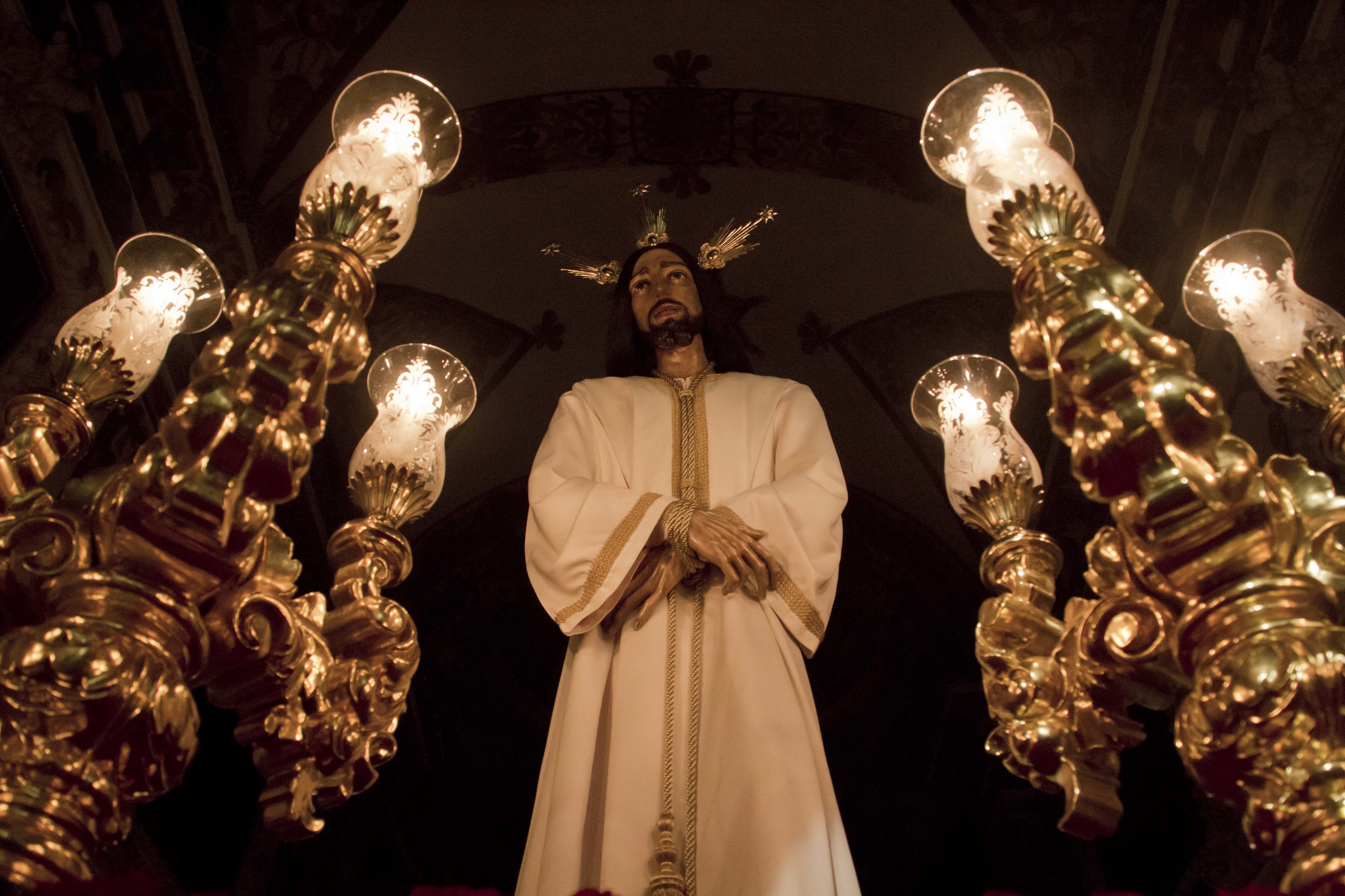 Galería: Jesús Preso recorre las calles de Lucena en solemne Vía Crucis cerrando el tercer viernes de Cuaresma