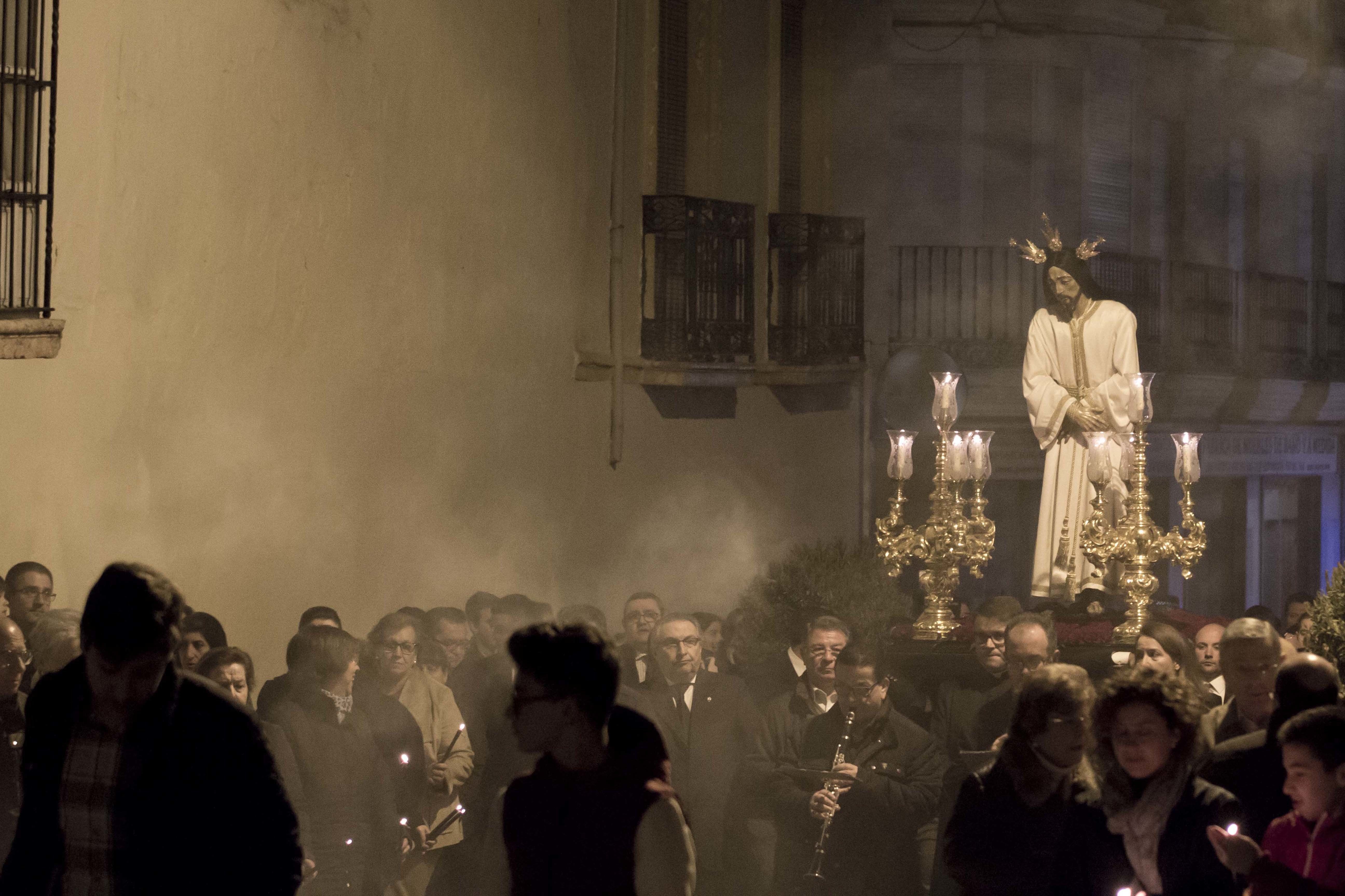 Galería: Jesús Preso recorre las calles de Lucena en solemne Vía Crucis cerrando el tercer viernes de Cuaresma