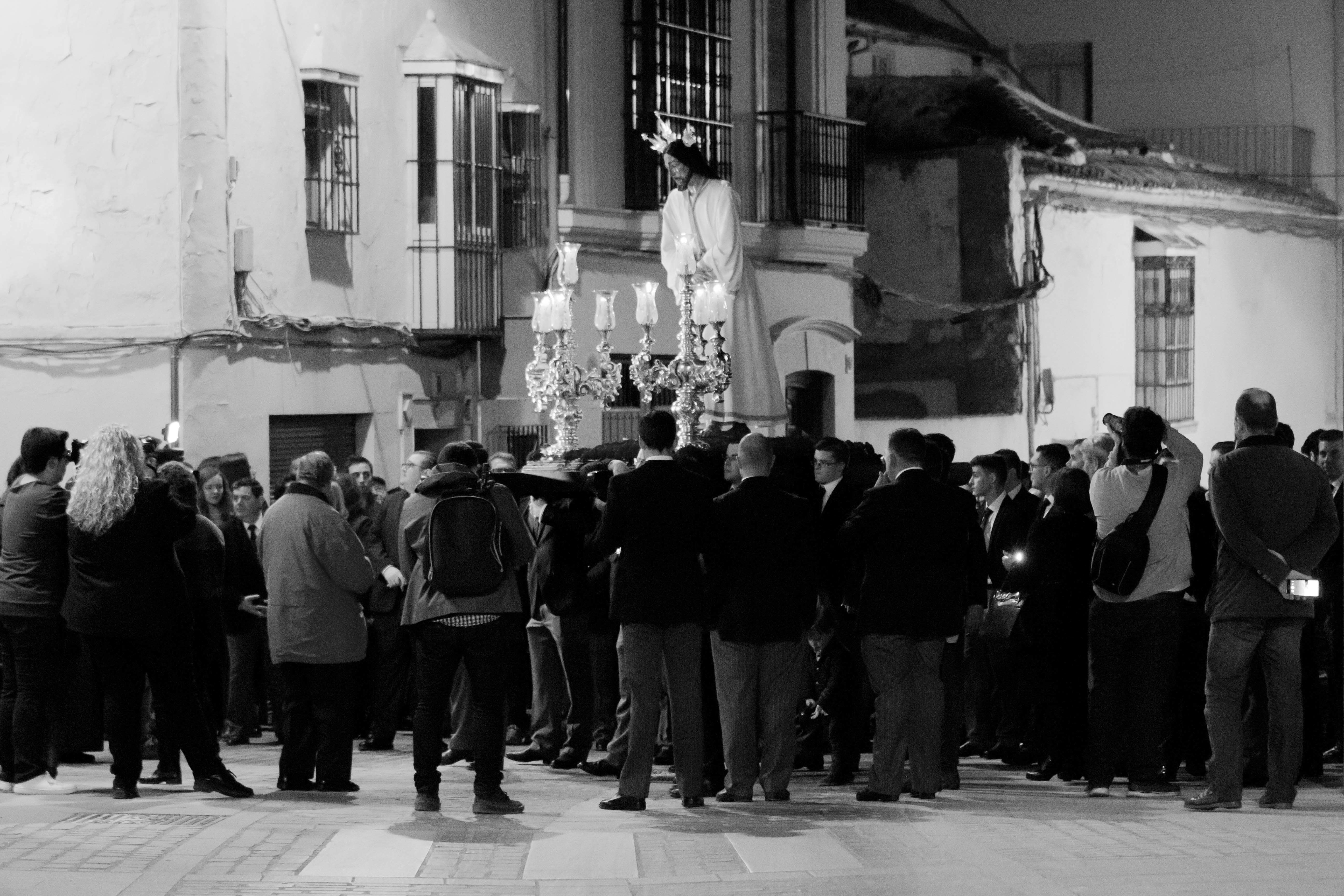 Galería: Jesús Preso recorre las calles de Lucena en solemne Vía Crucis cerrando el tercer viernes de Cuaresma