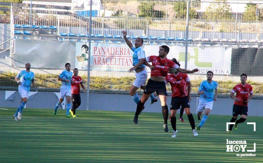  Ávalo pugna en el aire por un balón. ARCHIVO 