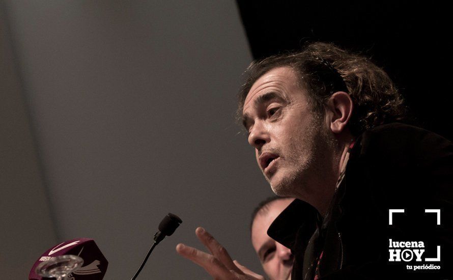  Juan Carlos Aragón interpretando uno de los pasodobles incluidos en el libro 