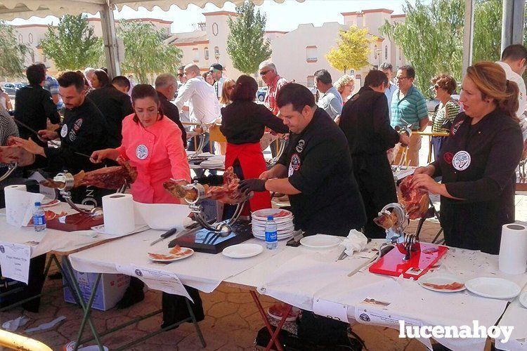  Miembros de Valle de Aras en un evento relacionado con el corte de jamón. (Archivo) 