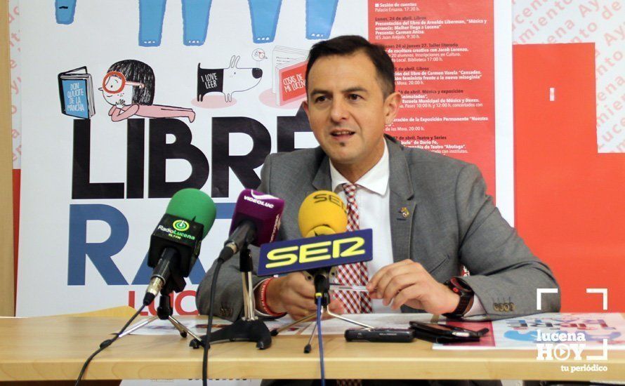  Manuel Lara, durante la presentación de las actividades en torno al Día del Libro. 