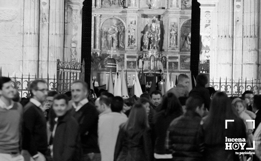 Galería: El Vía Crucis del Silencio cierra el Viernes de Dolores y abre las puertas de la Semana Santa en Lucena