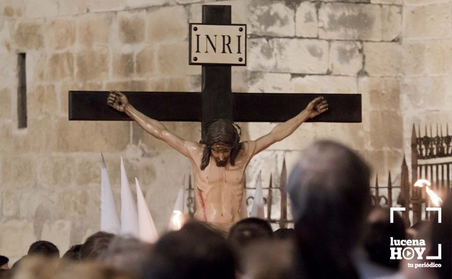 Galería: El Vía Crucis del Silencio cierra el Viernes de Dolores y abre las puertas de la Semana Santa en Lucena