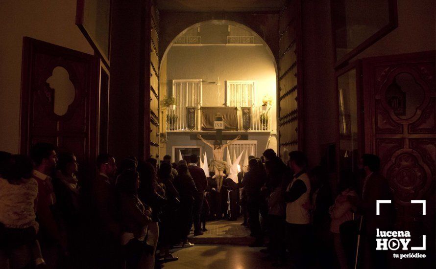 Galería: El Vía Crucis del Silencio cierra el Viernes de Dolores y abre las puertas de la Semana Santa en Lucena