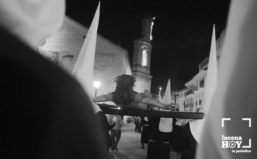 Galería: El Vía Crucis del Silencio cierra el Viernes de Dolores y abre las puertas de la Semana Santa en Lucena