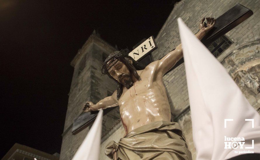 Galería: El Vía Crucis del Silencio cierra el Viernes de Dolores y abre las puertas de la Semana Santa en Lucena