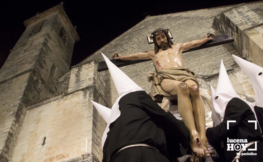 Galería: El Vía Crucis del Silencio cierra el Viernes de Dolores y abre las puertas de la Semana Santa en Lucena