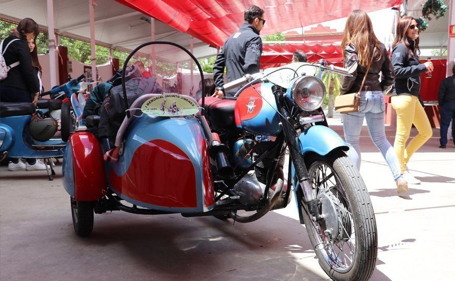 GALERÍA: Una concentración de motos clásicas ha recordado hoy a Jacinto Jiménez GALERÍA: Una concentración de motos clásicas ha recordado hoy a Jacinto Jiménez