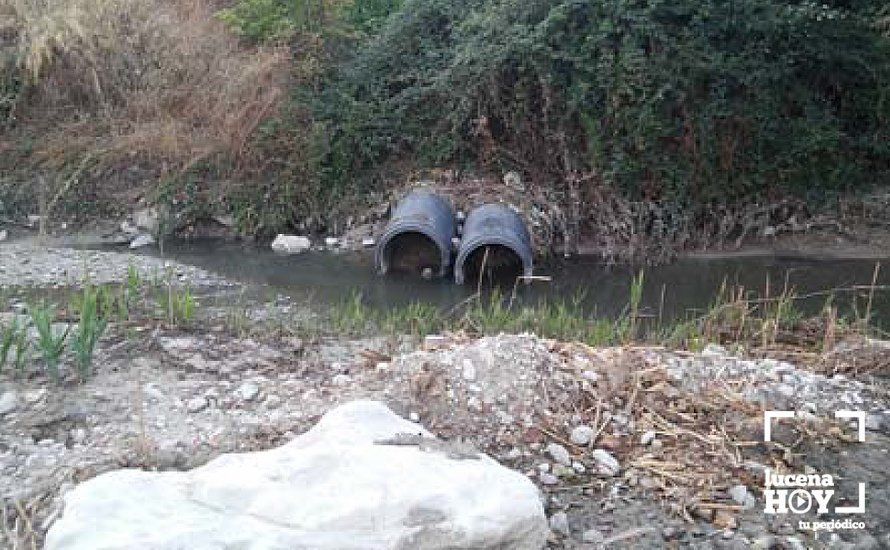  Aliviaderos de agua sobre el cauce del río Lucena 