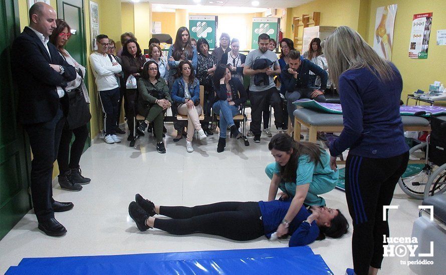  Un momento del taller de "escuela de espalda" en las instalaciones de Fraternidad-Muprespa en Lucena. 