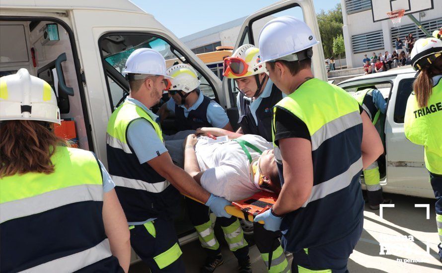  Alumnos del IES Juan de Arejula participan en un simulacro en el centro. Archivo 