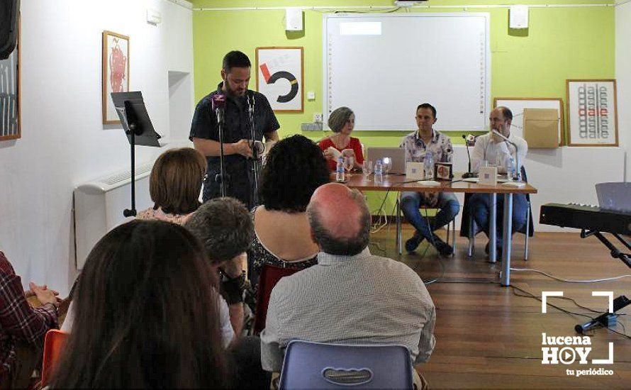  Presentación del nuevo poemario en la biblioteca municipal 