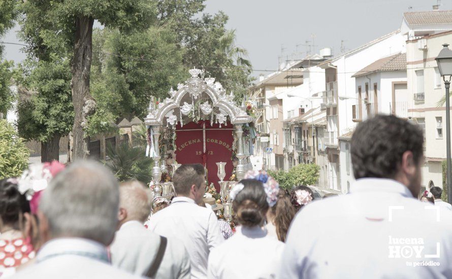 GALERÍA: La Hermandad del Rocío de Lucena parte hacia tierras almonteñas al ritmo de sevillanas a flauta y tamboril