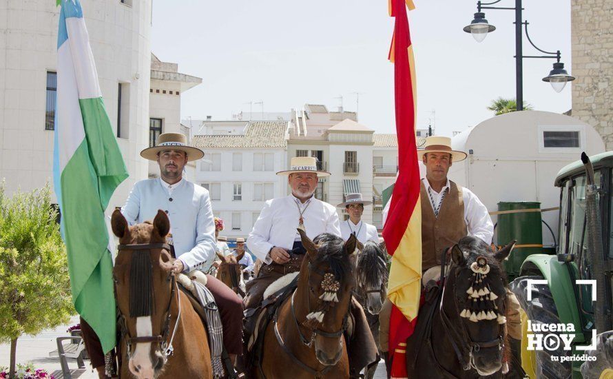 GALERÍA: La Hermandad del Rocío de Lucena parte hacia tierras almonteñas al ritmo de sevillanas a flauta y tamboril GALERÍA: La Hermandad del Rocío de Lucena parte hacia tierras almonteñas al ritmo de sevillanas a flauta y tamboril