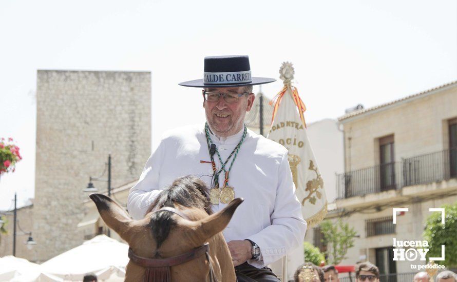 GALERÍA: La Hermandad del Rocío de Lucena parte hacia tierras almonteñas al ritmo de sevillanas a flauta y tamboril