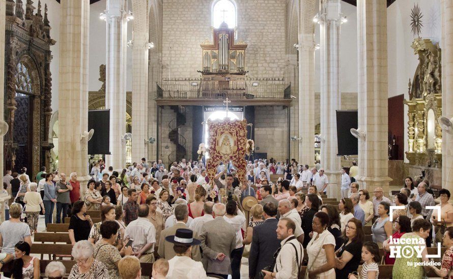 GALERÍA: La Hermandad del Rocío de Lucena parte hacia tierras almonteñas al ritmo de sevillanas a flauta y tamboril