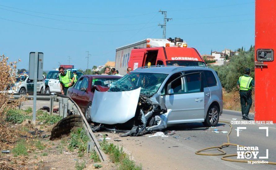  Una imagen de los dos vehículos siniestrado. Foto cedida por ONDA CERO PUENTE GENIL. 