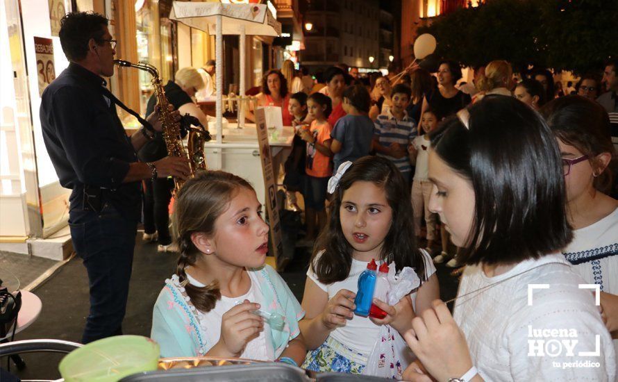 GALERÍA: Música y descuentos, protagonistas de una nueva edición de la "Noche mágica" del comercio local