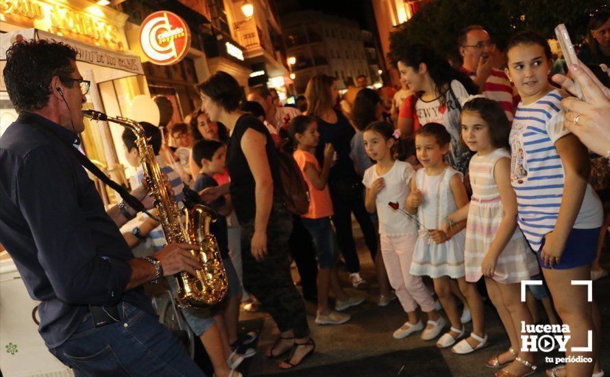 GALERÍA: Música y descuentos, protagonistas de una nueva edición de la "Noche mágica" del comercio local