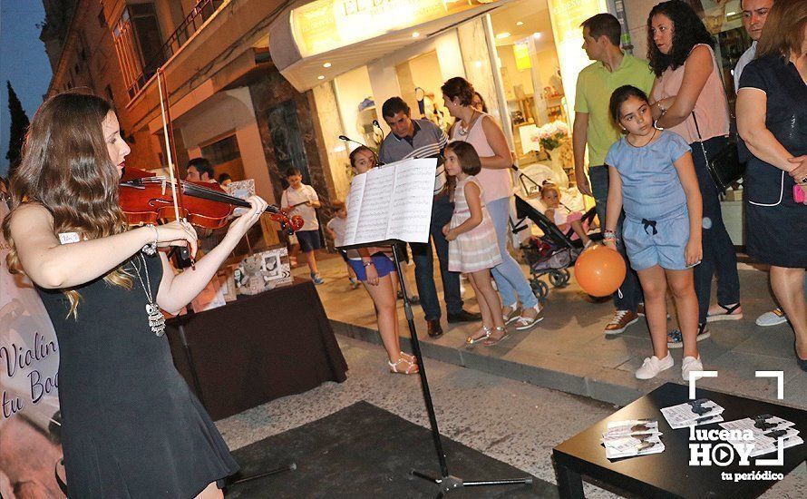 GALERÍA: Música y descuentos, protagonistas de una nueva edición de la "Noche mágica" del comercio local