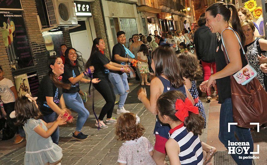 GALERÍA: Música y descuentos, protagonistas de una nueva edición de la "Noche mágica" del comercio local