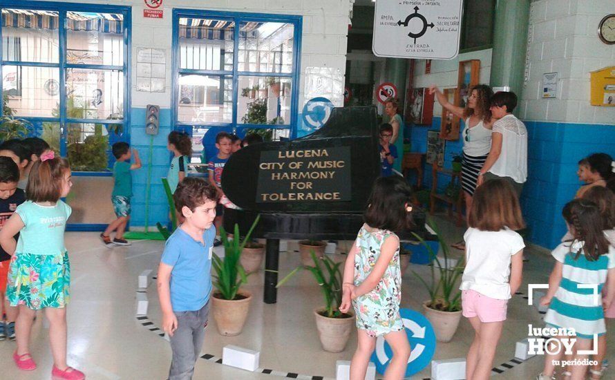  Alumnos del colegio Antonio Machado participando en una actividad didáctica sobre Seguridad Vial 