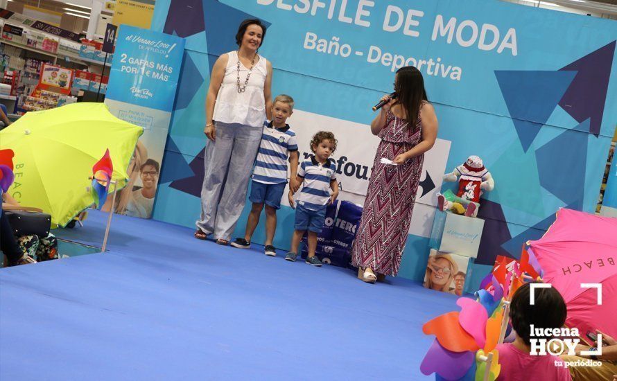 GALERÍA: Carrefour Lucena presenta su colección para la temporada estival en un simpático desfile de modelos