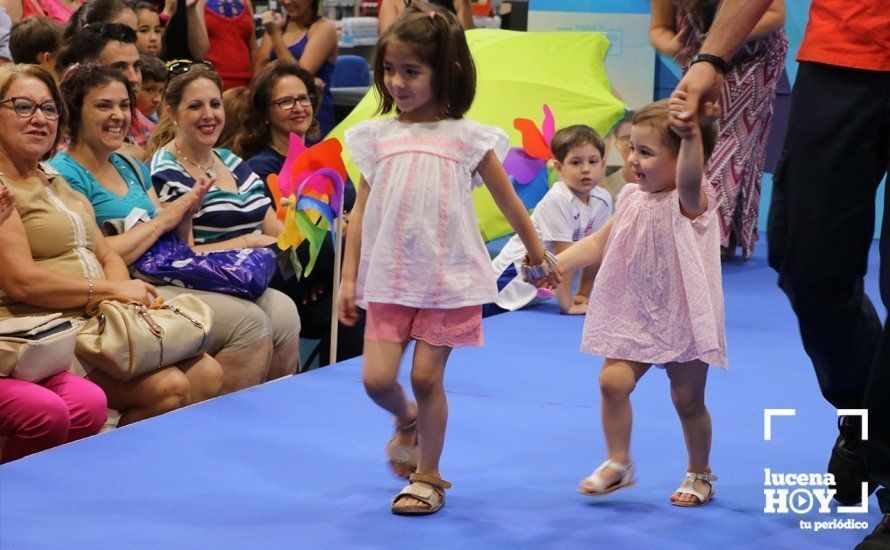 GALERÍA: Carrefour Lucena presenta su colección para la temporada estival en un simpático desfile de modelos