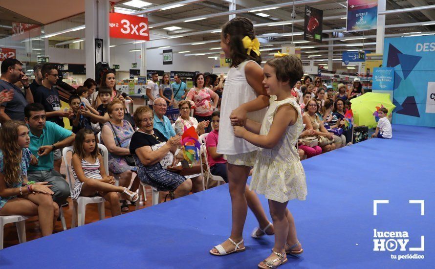 GALERÍA: Carrefour Lucena presenta su colección para la temporada estival en un simpático desfile de modelos