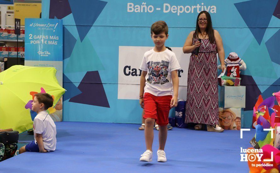 GALERÍA: Carrefour Lucena presenta su colección para la temporada estival en un simpático desfile de modelos