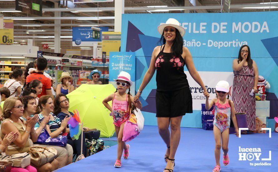 GALERÍA: Carrefour Lucena presenta su colección para la temporada estival en un simpático desfile de modelos