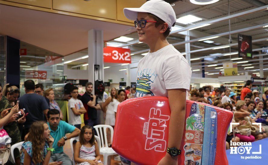 GALERÍA: Carrefour Lucena presenta su colección para la temporada estival en un simpático desfile de modelos