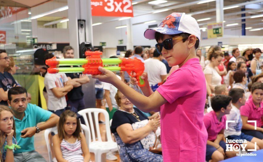 GALERÍA: Carrefour Lucena presenta su colección para la temporada estival en un simpático desfile de modelos GALERÍA: Carrefour Lucena presenta su colección para la temporada estival en un simpático desfile de modelos