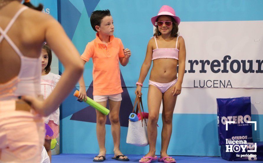 GALERÍA: Carrefour Lucena presenta su colección para la temporada estival en un simpático desfile de modelos