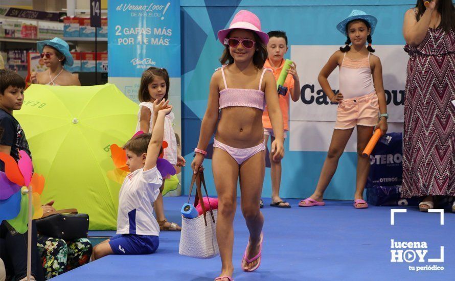 GALERÍA: Carrefour Lucena presenta su colección para la temporada estival en un simpático desfile de modelos