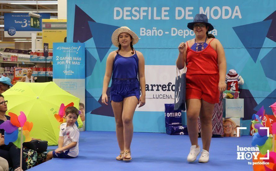 GALERÍA: Carrefour Lucena presenta su colección para la temporada estival en un simpático desfile de modelos