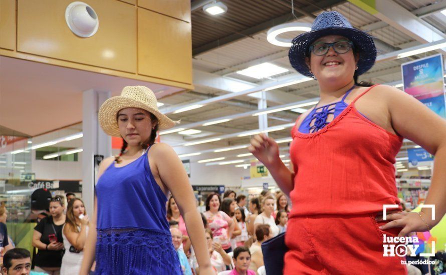 GALERÍA: Carrefour Lucena presenta su colección para la temporada estival en un simpático desfile de modelos GALERÍA: Carrefour Lucena presenta su colección para la temporada estival en un simpático desfile de modelos