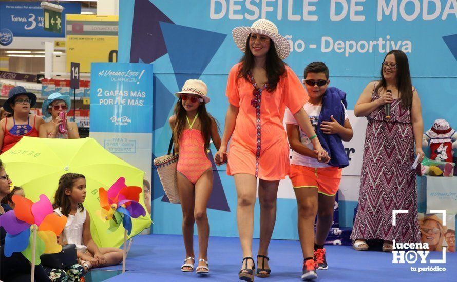 GALERÍA: Carrefour Lucena presenta su colección para la temporada estival en un simpático desfile de modelos