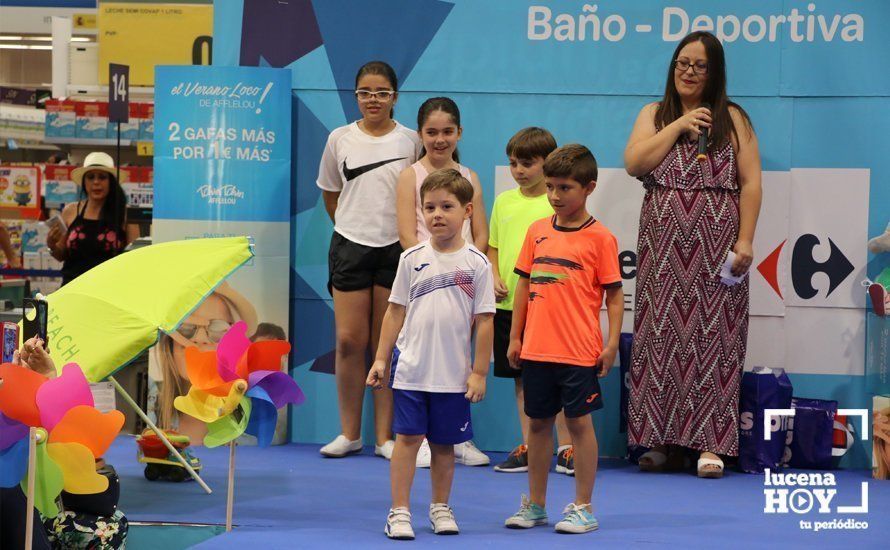 GALERÍA: Carrefour Lucena presenta su colección para la temporada estival en un simpático desfile de modelos