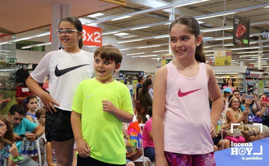 GALERÍA: Carrefour Lucena presenta su colección para la temporada estival en un simpático desfile de modelos