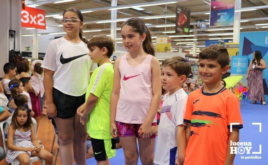 GALERÍA: Carrefour Lucena presenta su colección para la temporada estival en un simpático desfile de modelos