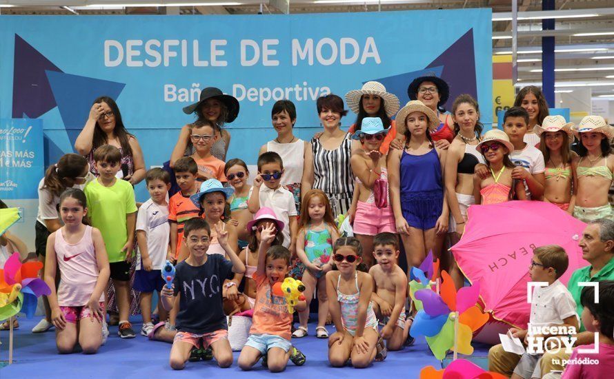 GALERÍA: Carrefour Lucena presenta su colección para la temporada estival en un simpático desfile de modelos