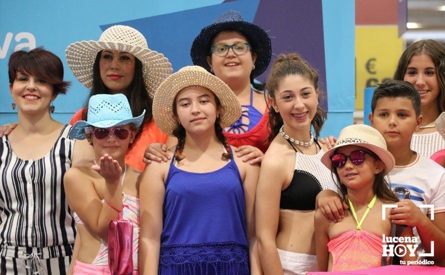 GALERÍA: Carrefour Lucena presenta su colección para la temporada estival en un simpático desfile de modelos