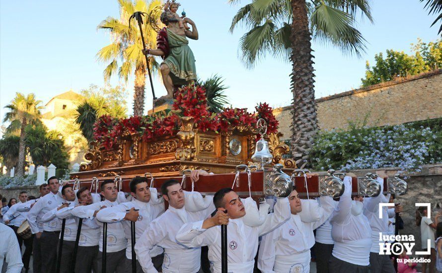 GALERÍA: San Cristóbal abre los desfiles procesionales del verano lucentino