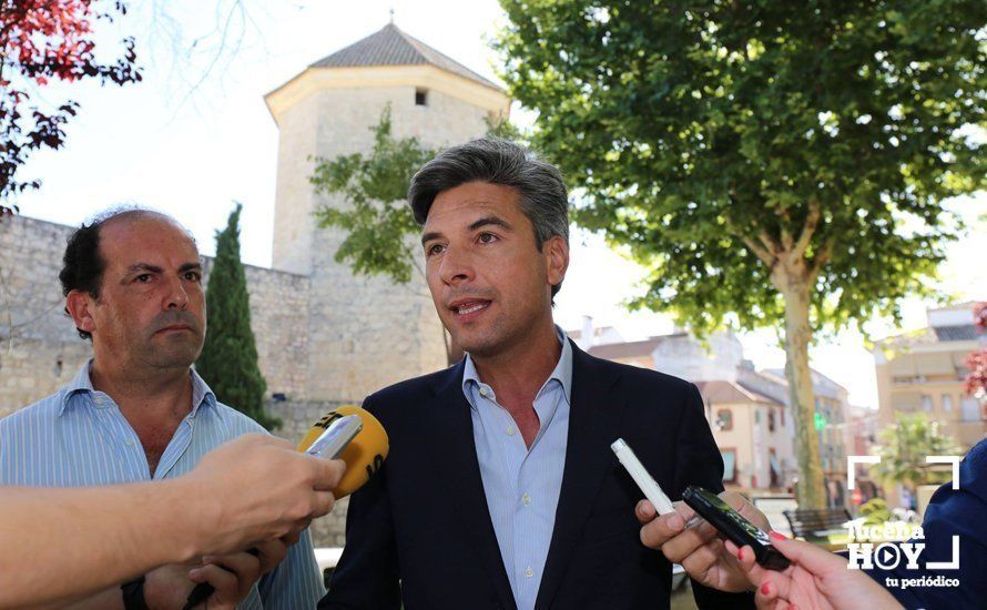  Andrés Lorite y Paco Huertas, esta mañana en el paseo del Coso. Foto: PP 