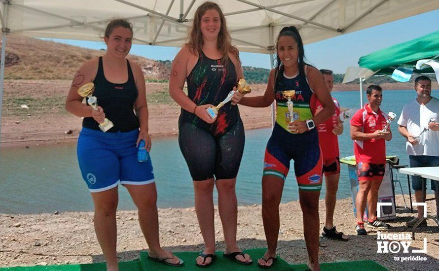  Elia Cuenca, en el podío de la prueba celebrada en el embalse de Yeguas 