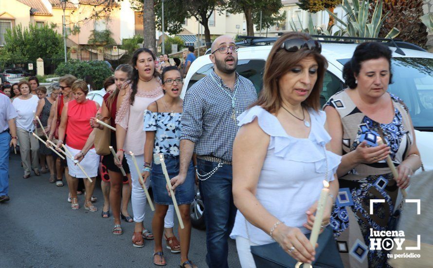 GALERÍA: Santa Marta recorre las calles del barrio del Valle portada por un grupo de devotas