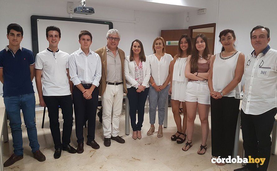 La Junta recibe a los siete estudiantes distinguidos con el Premio Extraordinario de Bachillerato